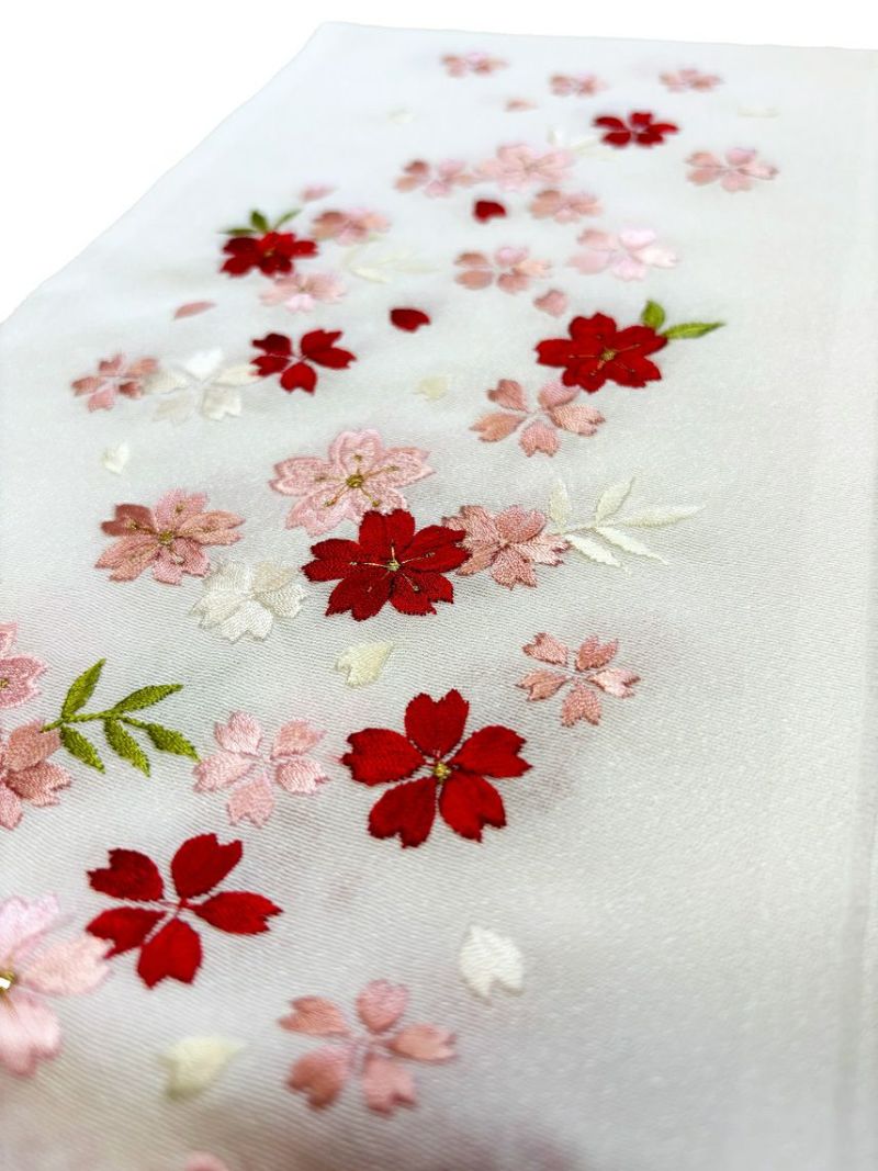 刺繍半衿　白地　ピンク　赤　桜柄